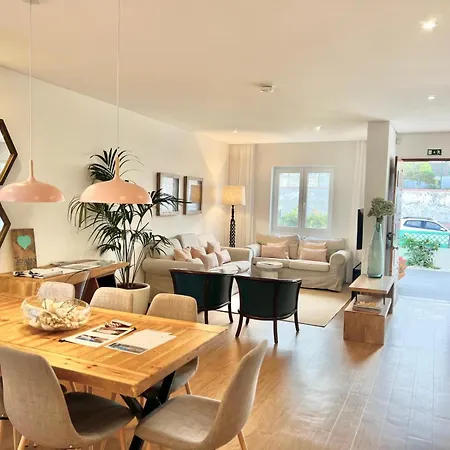 Toi Et Moi-guests Speek For Us!